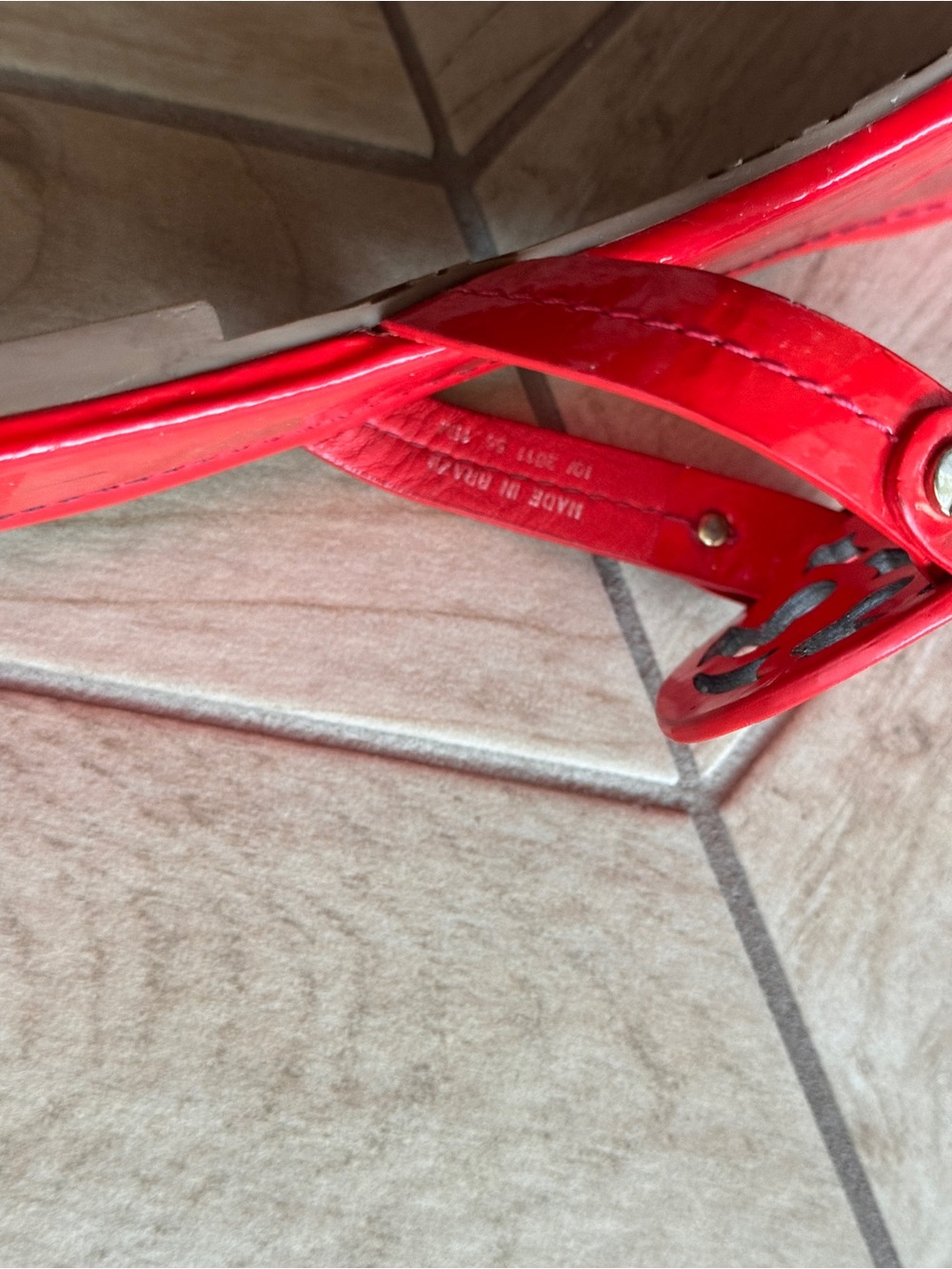 Tory Burch Red Patent Logo Thong Sandals - Picture 4 of 6